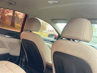 2018 Hyundai ELANTRA SEL   - Photo 9 - Tacoma, WA 98409