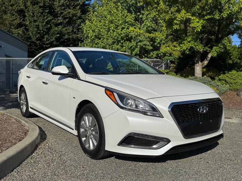 2016 Hyundai SONATA Hybrid SE  