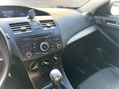 2012 Mazda Mazda3 i Touring   - Photo 11 - Tacoma, WA 98409