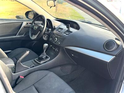 2012 Mazda Mazda3 i Touring   - Photo 13 - Tacoma, WA 98409