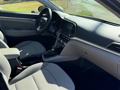 2020 Hyundai ELANTRA Limited   - Photo 13 - Tacoma, WA 98409