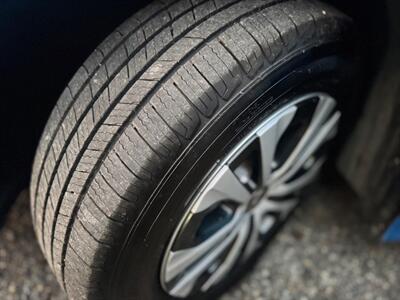 2019 Toyota Prius XLE AWD-e - Photo 17 - Tacoma, WA 98409