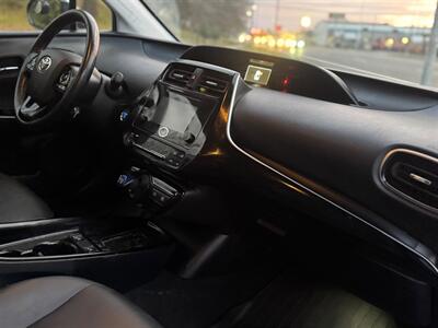 2019 Toyota Prius XLE AWD-e - Photo 9 - Tacoma, WA 98409