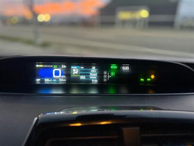 2019 Toyota Prius XLE AWD-e - Photo 14 - Tacoma, WA 98409