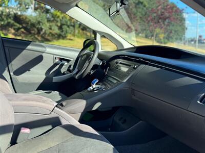 2010 Toyota Prius III - Photo 11 - Tacoma, WA 98409