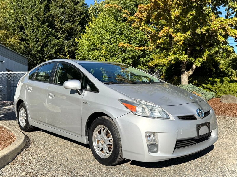 2010 Toyota Prius III   - Photo 1 - Tacoma, WA 98409
