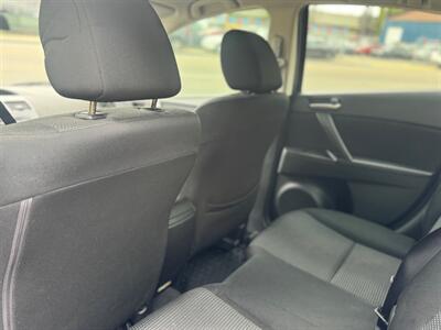 2012 Mazda Mazda3 i Touring   - Photo 11 - Tacoma, WA 98409