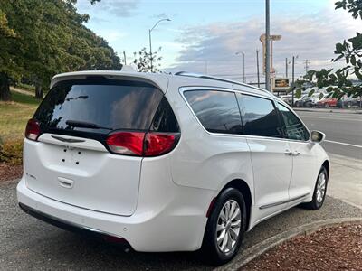 2019 Chrysler Pacifica Touring L - Photo 5 - Tacoma, WA 98409