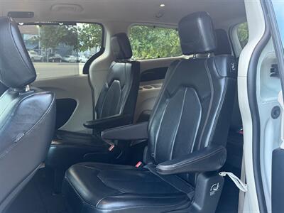 2019 Chrysler Pacifica Touring L - Photo 10 - Tacoma, WA 98409