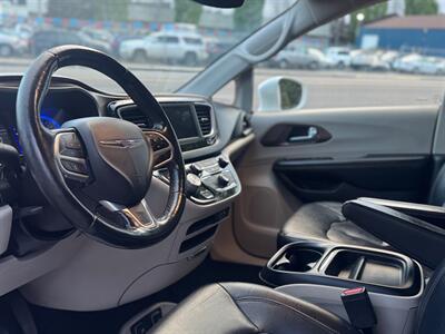 2019 Chrysler Pacifica Touring L - Photo 15 - Tacoma, WA 98409