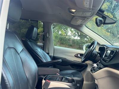 2019 Chrysler Pacifica Touring L - Photo 12 - Tacoma, WA 98409