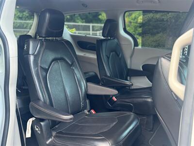 2019 Chrysler Pacifica Touring L - Photo 11 - Tacoma, WA 98409