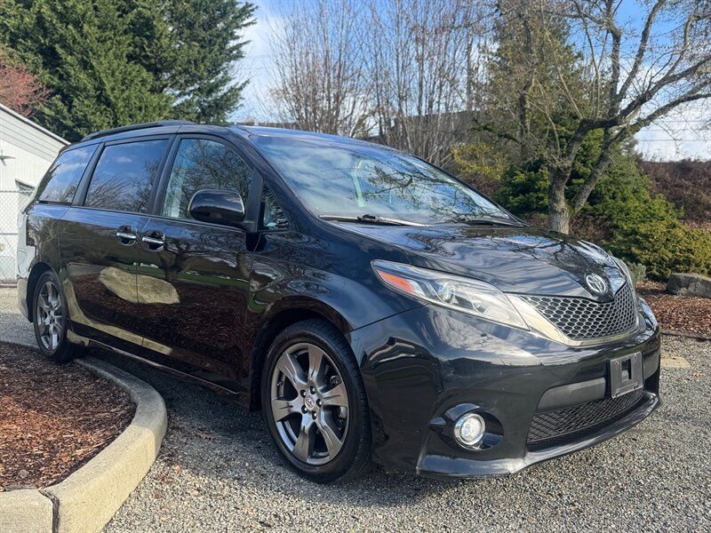 2017 Toyota Sienna SE Premium 8-Passenger   - Photo 1 - Tacoma, WA 98409