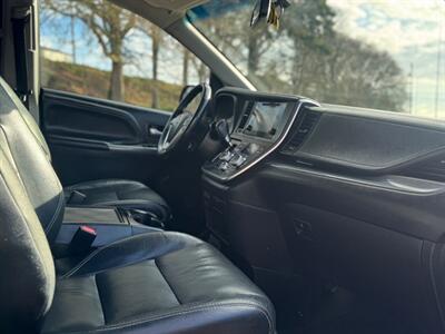 2017 Toyota Sienna SE Premium 8-Passenger   - Photo 14 - Tacoma, WA 98409