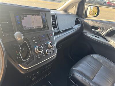 2017 Toyota Sienna SE Premium 8-Passenger   - Photo 12 - Tacoma, WA 98409