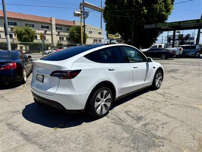 2021 Tesla Model Y Long Range Dual Motor AWD - Photo 9 - Van Nuys, CA 91406