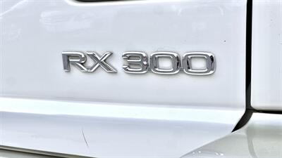 2000 Lexus RX 300   - Photo 5 - Van Nuys, CA 91406