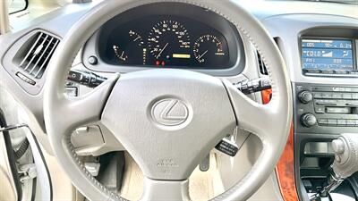 2000 Lexus RX 300   - Photo 16 - Van Nuys, CA 91406