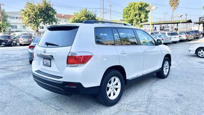 2011 Toyota Highlander SE   - Photo 7 - Van Nuys, CA 91406