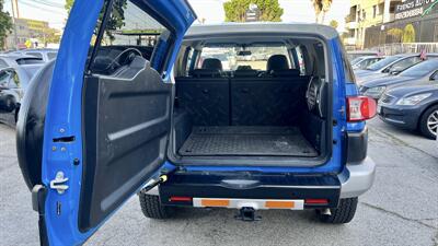 2007 Toyota FJ Cruiser   - Photo 21 - Van Nuys, CA 91406