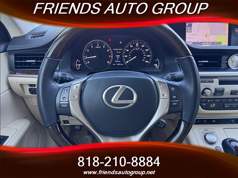 2013 Lexus ES 350 photo 18