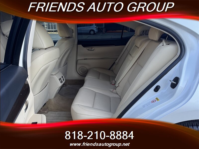 2013 Lexus ES 350 photo 14