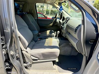 2012 Nissan Frontier SV V6 - Photo 14 - Van Nuys, CA 91406
