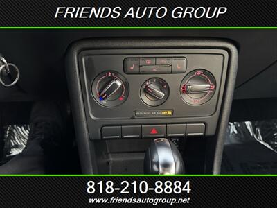 2012 Volkswagen Beetle Premiere - Photo 19 - Van Nuys, CA 91406