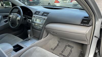 2007 Toyota Camry Hybrid   - Photo 13 - Van Nuys, CA 91406