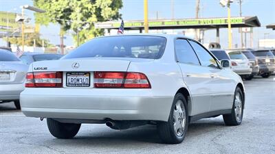 2001 Lexus ES 300   - Photo 3 - Van Nuys, CA 91406