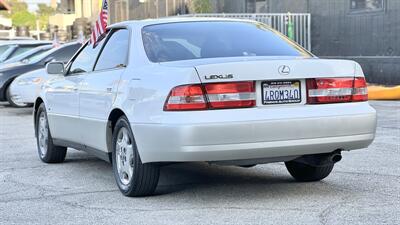 2001 Lexus ES 300   - Photo 4 - Van Nuys, CA 91406