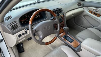 2001 Lexus ES 300   - Photo 9 - Van Nuys, CA 91406