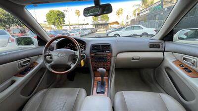 2001 Lexus ES 300   - Photo 21 - Van Nuys, CA 91406