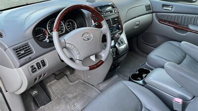 2005 Toyota Sienna XLE Limited 7 Passenger   - Photo 11 - Van Nuys, CA 91406