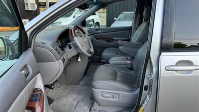 2005 Toyota Sienna XLE Limited 7 Passenger   - Photo 12 - Van Nuys, CA 91406