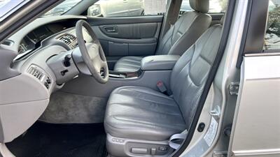 2001 Toyota Avalon XLS   - Photo 6 - Van Nuys, CA 91406