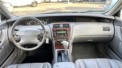 2001 Toyota Avalon XLS   - Photo 11 - Van Nuys, CA 91406