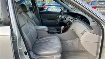 2001 Toyota Avalon XLS   - Photo 8 - Van Nuys, CA 91406