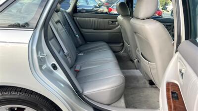 2001 Toyota Avalon XLS   - Photo 9 - Van Nuys, CA 91406