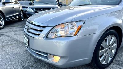 2006 Toyota Avalon XLS   - Photo 19 - Van Nuys, CA 91406