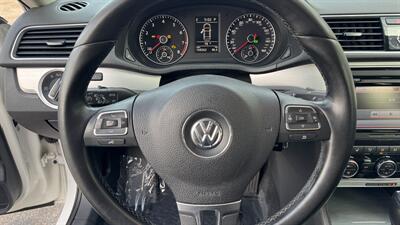 2012 Volkswagen Passat SE PZEV   - Photo 13 - Van Nuys, CA 91406