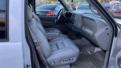 1999 Chevrolet Suburban C1500   - Photo 15 - Van Nuys, CA 91406