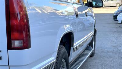 1999 Chevrolet Suburban C1500   - Photo 10 - Van Nuys, CA 91406