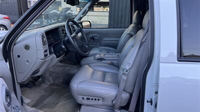 1999 Chevrolet Suburban C1500   - Photo 13 - Van Nuys, CA 91406