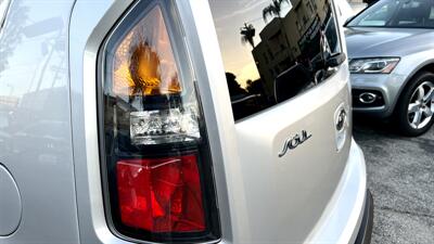 2011 Kia Soul +   - Photo 18 - Van Nuys, CA 91406