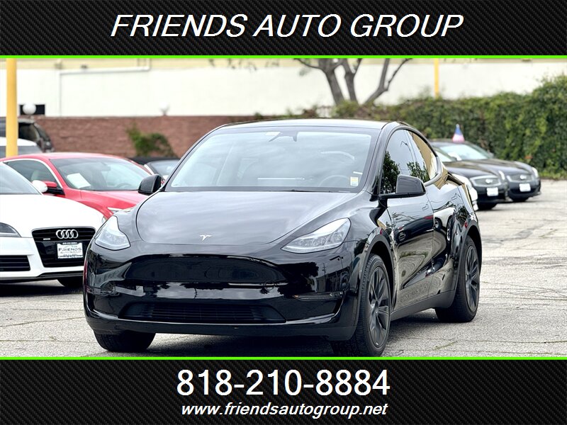 2024 Tesla Model Y Long Range   - Photo 1 - Van Nuys, CA 91406