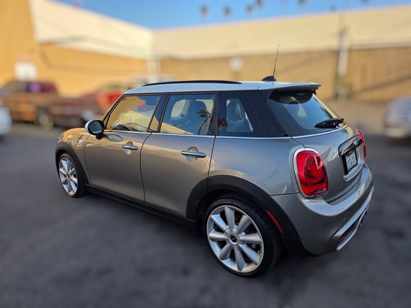2017 MINI Cooper S 4 Door's photo