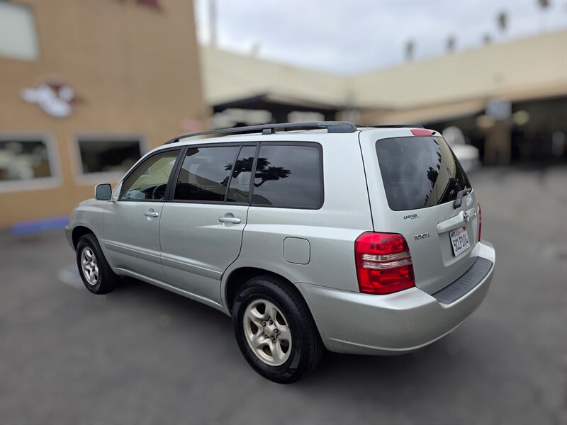 2003 Toyota Highlander photo 2