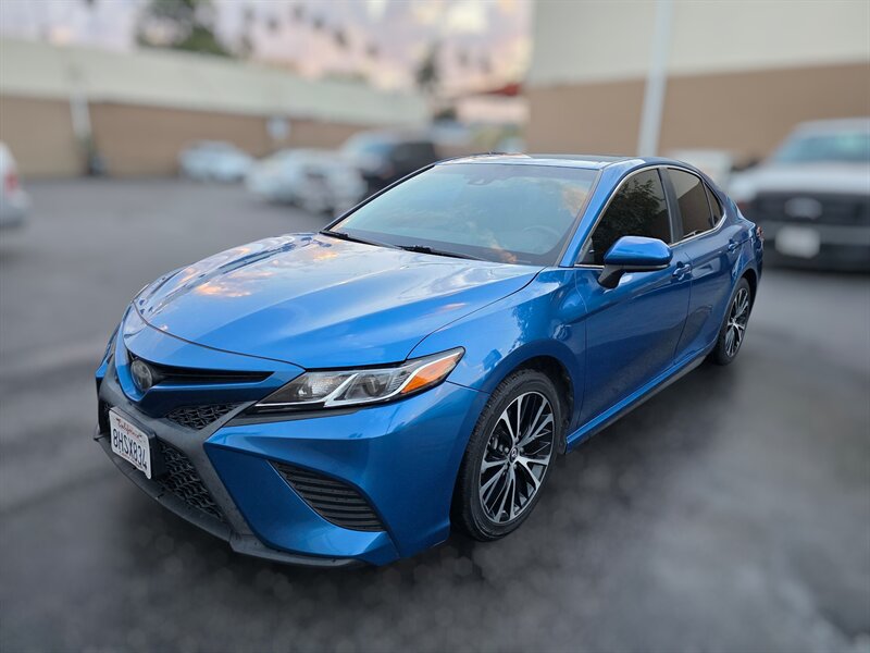 2018 Toyota Camry SE - Photo 1 - Los Angeles, CA 90045