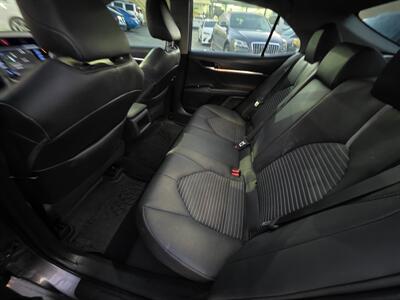 2018 Toyota Camry Hybrid SE   - Photo 14 - Los Angeles, CA 90045